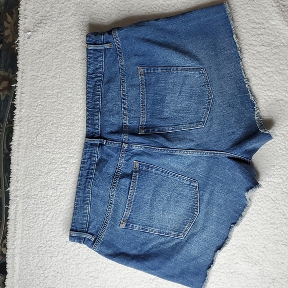 Good American Cut-off Fold Over Waistband Jeans - Picture 6 of 15